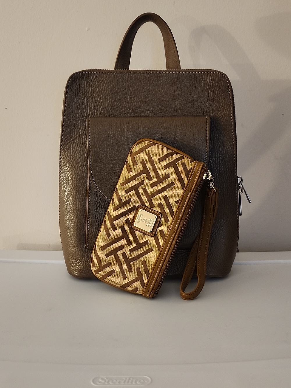 Borse in Pelle Leather Convertible Crossbody/Backpack w/Free Wristlet